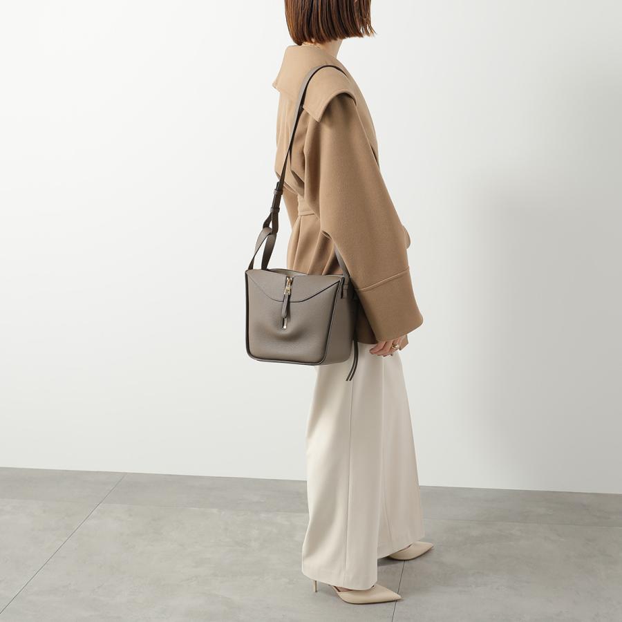 LOEWE（ロエベ） ハンドバッグ HAMMOCK COMPACT ハンモックバッグ