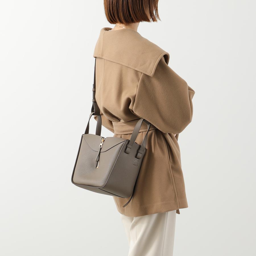 LOEWE（ロエベ） ハンドバッグ HAMMOCK COMPACT ハンモックバッグ