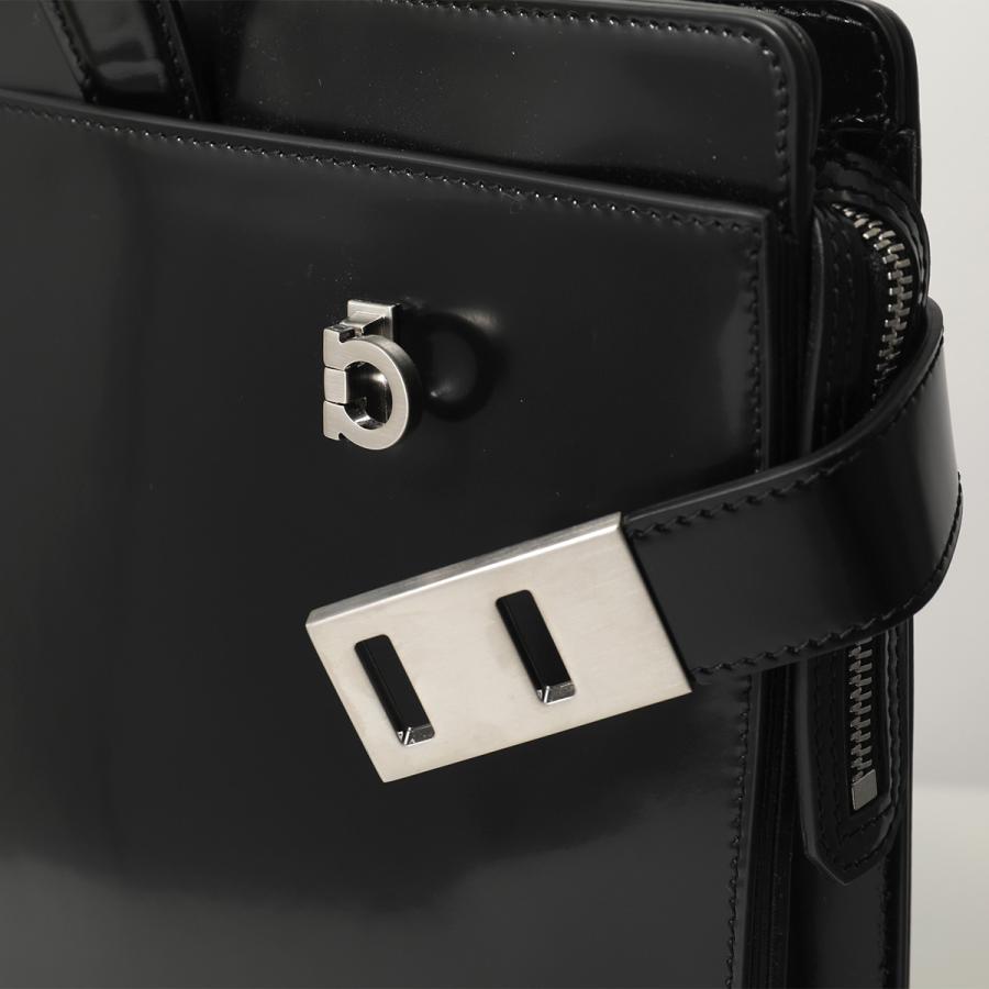 フェラガモ　本革・黒エナメル　大きめバッグ　専用保管袋、商品タグ付き 美品 FERRAGAMO（フェラガモ） 並行輸入 ハンドバッグ ワンダ 213485 760348