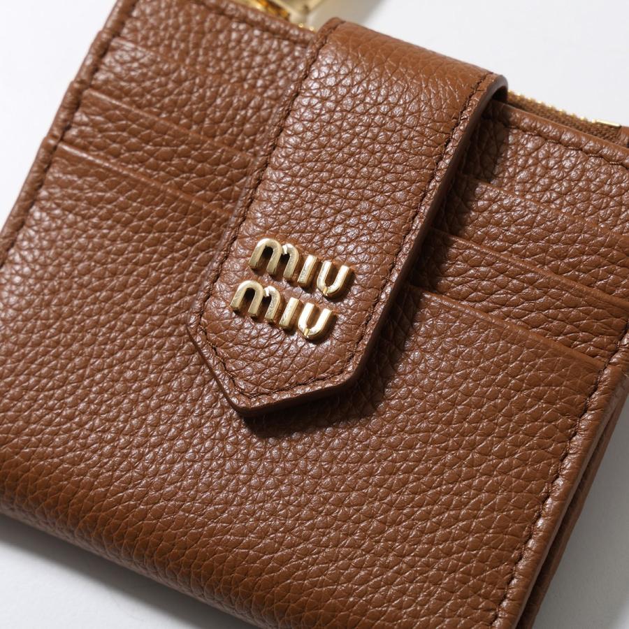 現行ロゴ✨ MIU MIU ミュウミュウ 折り財布 ロゴ金具 エンボスロゴ 現行ロゴ✨ MIU MIU ミュウミュウ 折り財布 ロゴ金具 エンボスロゴ 革