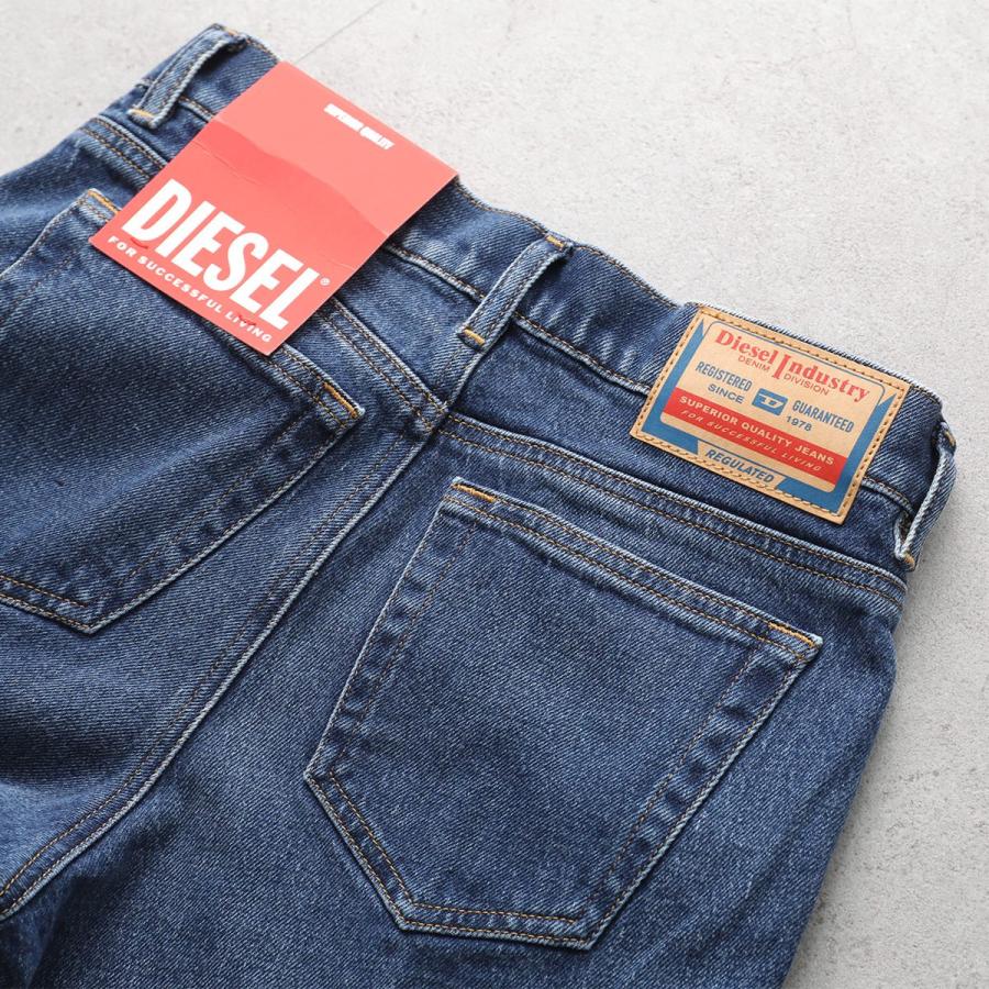 DIESEL（ディーゼル） デニムパンツ flare jeans 1978 D-AKEMI A03624