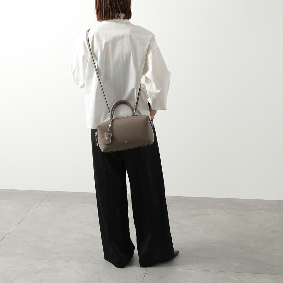 ✨美品✨max mara weekend 大容量 旅行 レザー ダウン ショルダーバッグ MAXMARA WEEKEND LINE（マックスマーラウィークエンドライン