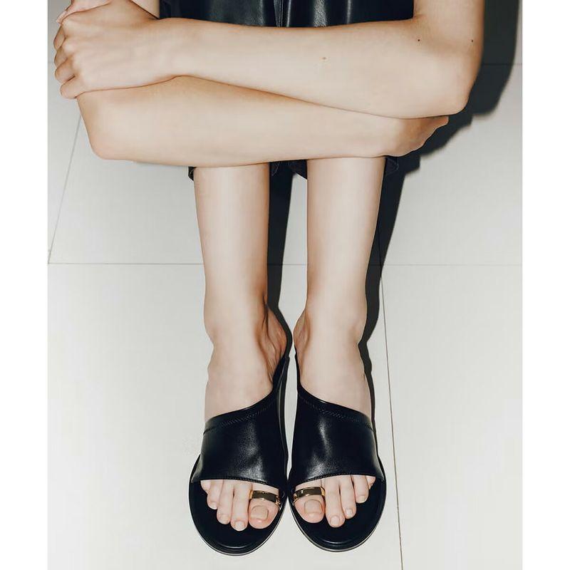 【新品未使用】最終価格NOBLE LE VERNIS ストレッチミュール24cm Le Vernis（ル・ベルニ） ミュール Toe ring sandals 244-211302