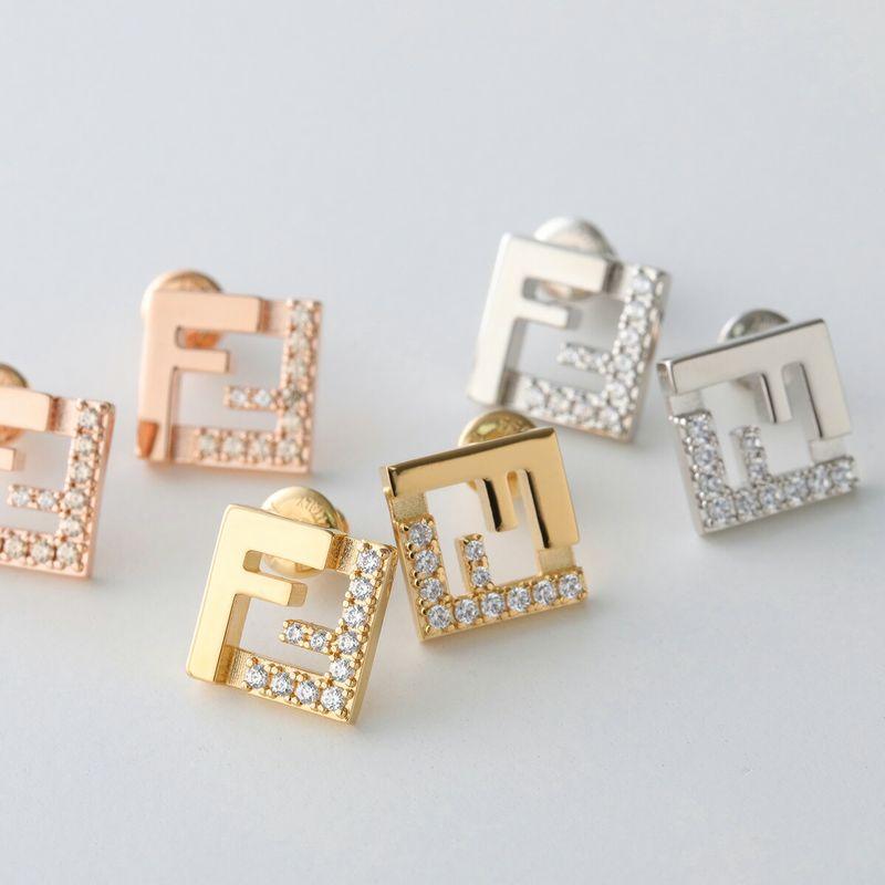 FENDI 四角形スタッドピアス シルバー FENDI FF ロゴ スタッド シングルピアス 人気 (FENDI/ピアス) 70425103