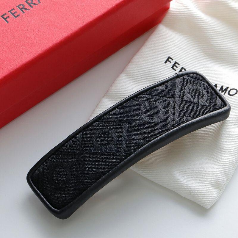 【美品】フェラガモ ガンチーニ バレッタ ブラック シルバー FERRAGAMO（フェラガモ） バレッタ 34 0430 776413 レディース
