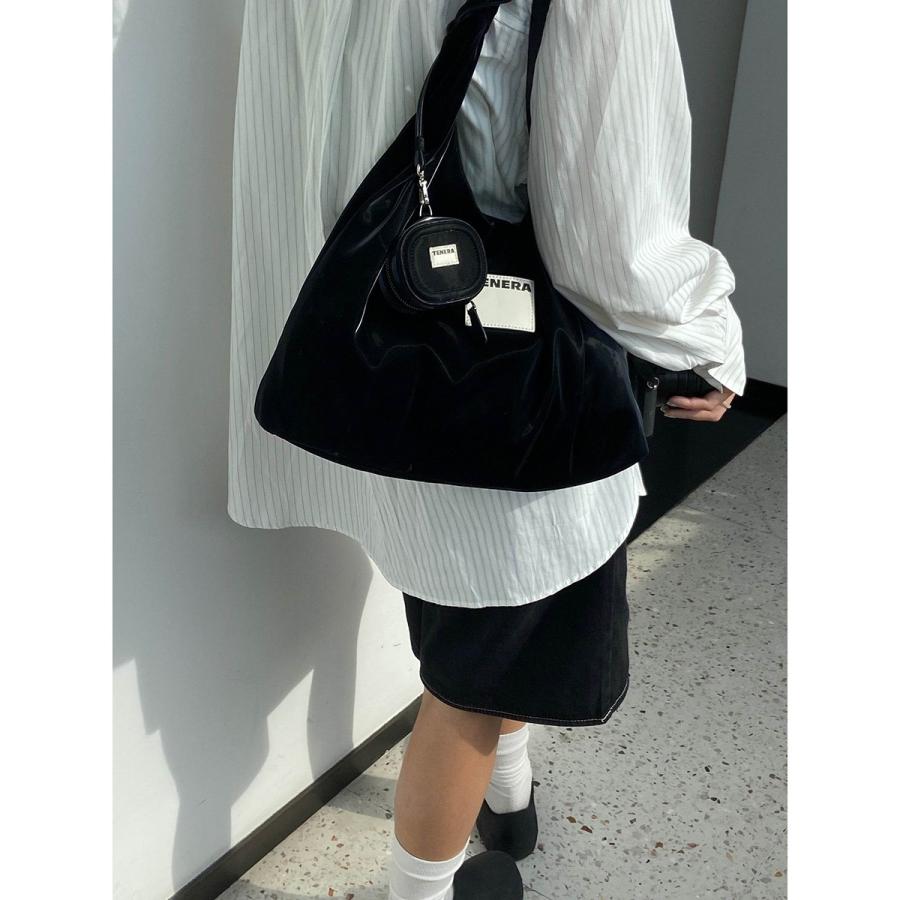 TENERA テネラ トートバッグ Large Hobo Shoulder Bag ラージ ホーボーバッグ レディース スウェード調 ベルベット調 鞄 カラー2色の画像