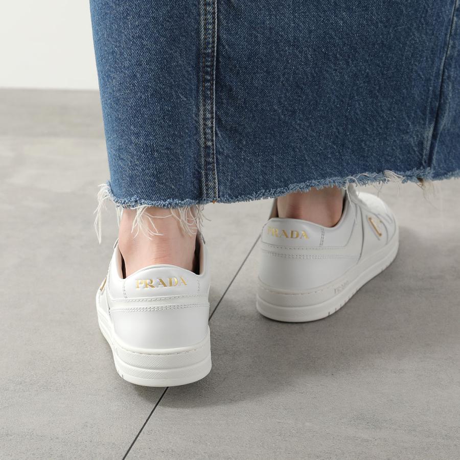 【美品】プラダ ローカットスニーカー 厚底 三角ロゴ レディース アイボリー PRADA/ プラダ 】よりパデットレザー三角ロゴ厚底スニーカーが買取入荷
