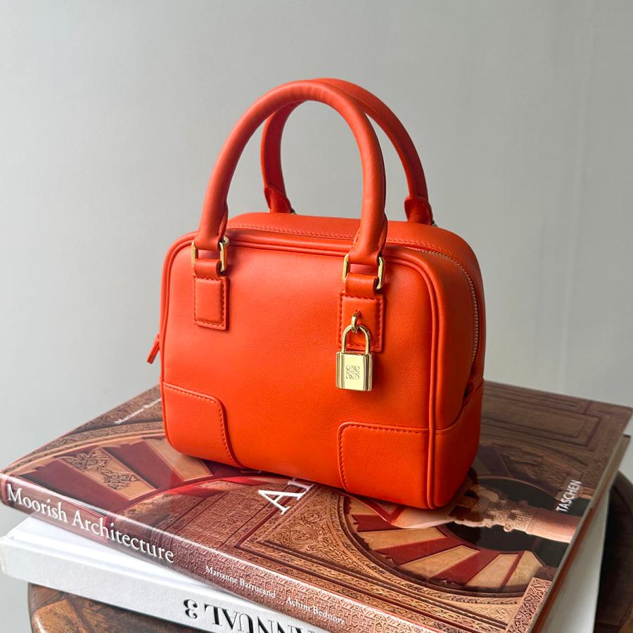 LOEWE（ロエベ） 【カラー限定特価】LOEWE ショルダーバッグ AMAZONA