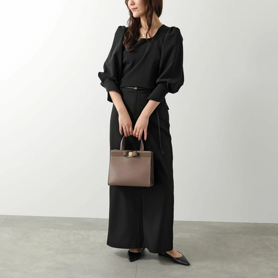 フェラガモ　ハンドバッグ　ヴァラリボン　ゴールド金具 Ferragamo FERRAGAMO（フェラガモ） ハンドバッグ ヴァラ リボン トップハンドル