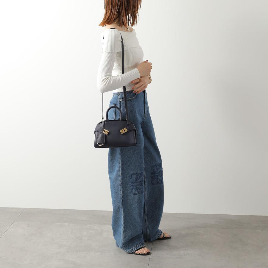 FERRAGAMO（フェラガモ） ハンドバッグ HUG MINI ハグ ミニ 215975