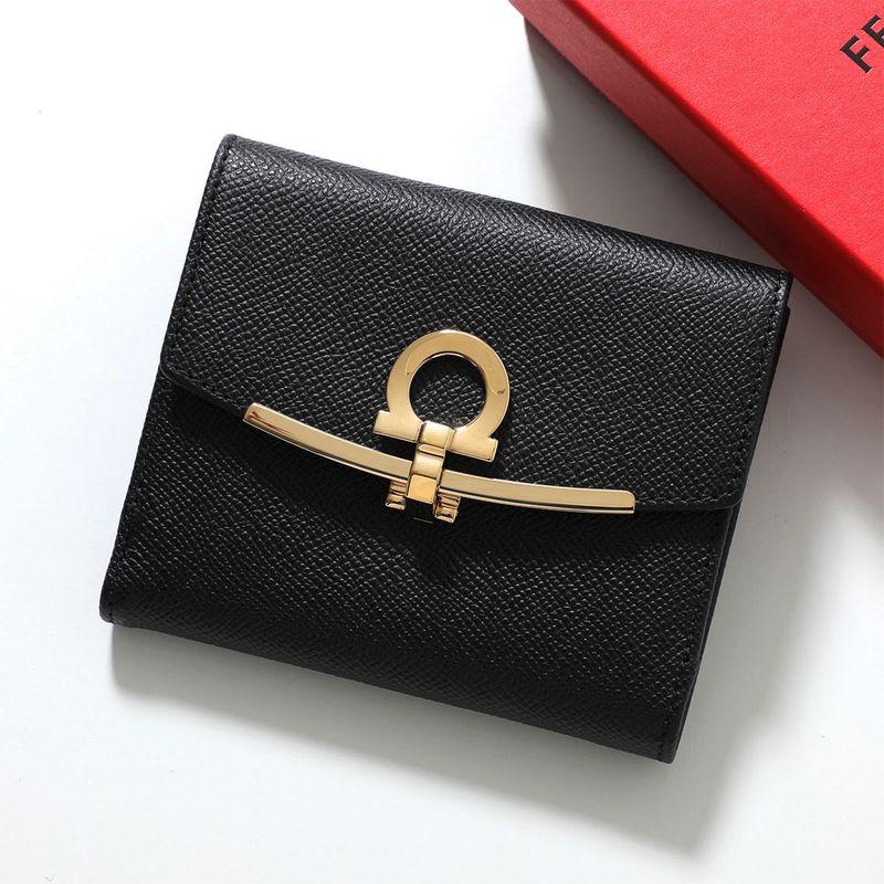 FERRAGAMO（フェラガモ） 二つ折り財布 GANCINI ガンチーニ 22C877