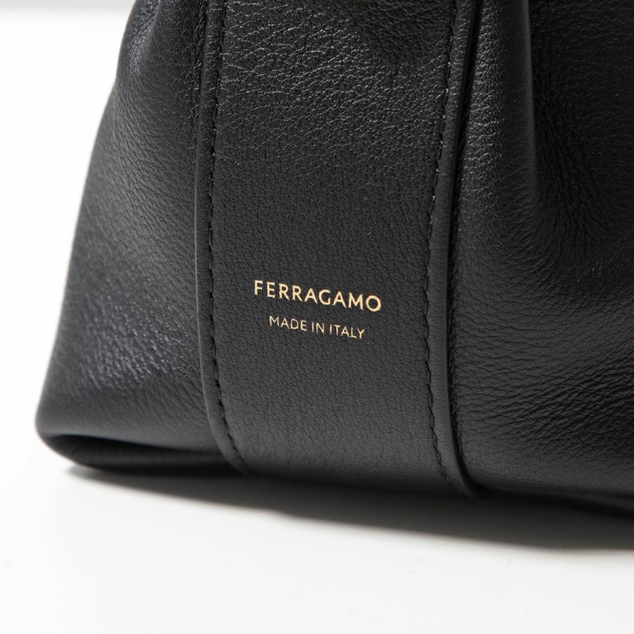 FERRAGAMO（フェラガモ） 【訳あり】FERRAGAMO ショルダーバッグ HUG