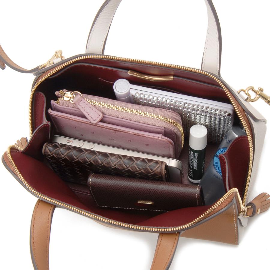 ANYA HINDMARCH（アニヤ・ハインドマーチ） ショルダーバッグ