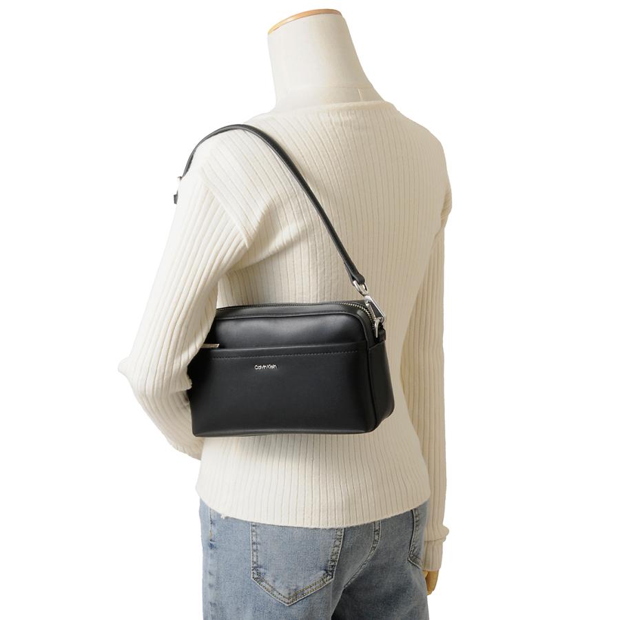   Jeans カルバンクラインジーンズ ショルダーバッグ レディース ブラック LV04F3094G UB1 DBL STRPS CMR Calvin Klein Jeans（カルバンクラインジーンズ） ショルダーバッグ