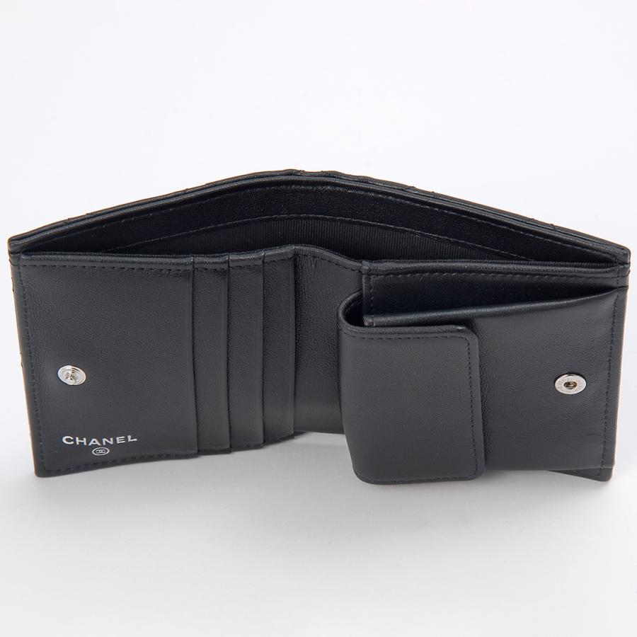 美品！シャネル　マトラッセ　ラムスキン　折り財布 CHANEL（シャネル） マトラッセ 二つ折り財布 黒 ラムスキン シルバー