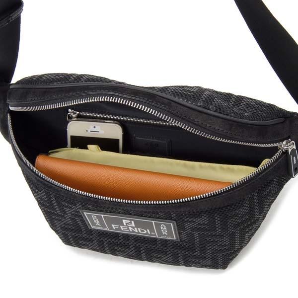 FENDI フェンディ ボディバッグ メンズ レディース ブラック 7VA434