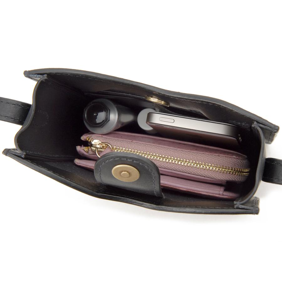 IL BISONTE イルビゾンテ ショルダーバッグ ブラック BCR325