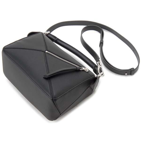 LOEWE ブラック レザー ショルダーバッグ~` LOEWE ブラック レザー ショルダーバッグ~` LOEWE ブラックレザー