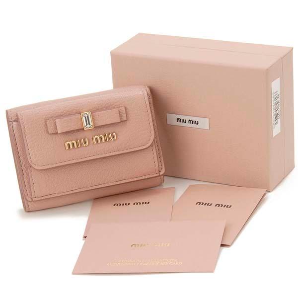 【美品】miu miu ピンクレザー三つ折り財布 miu miu（ミュウミュウ） 財布 三つ折り財布 レディース ピンク 5MH021