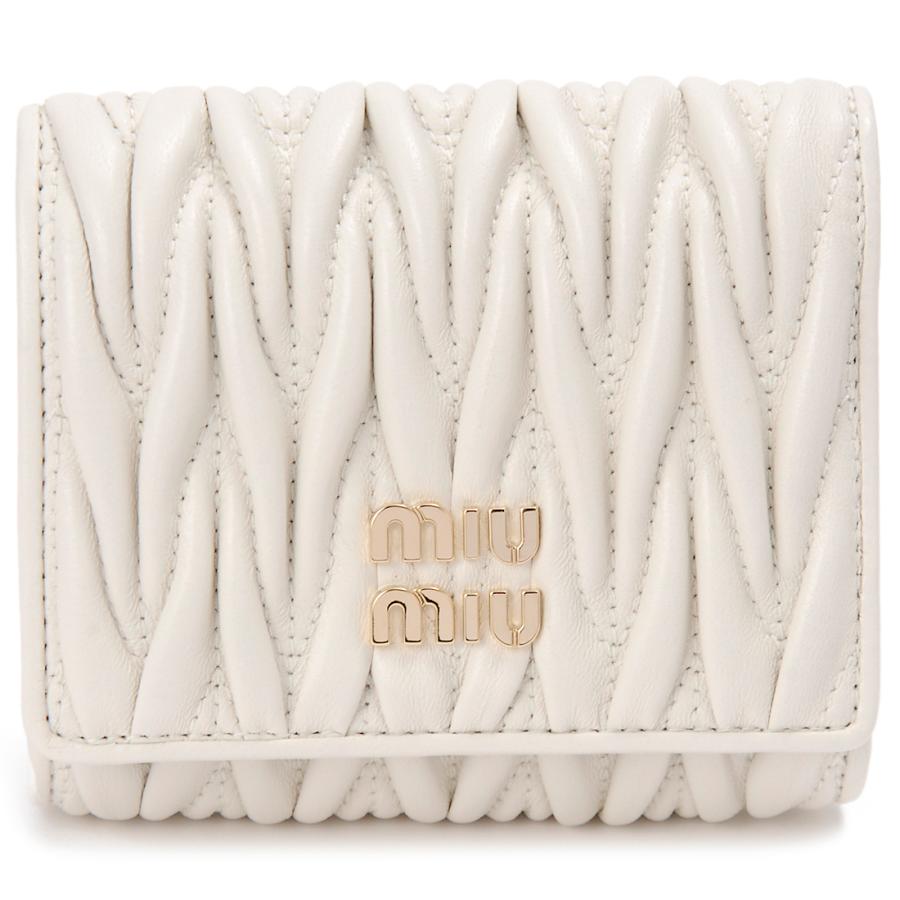 ✨美品 超人気モデル✨ミュウミュウ 三つ折り 財布 マトラッセ ロゴ 金具 白色 miu MIU ミュウミュウ 三つ折り財布 レディース ホワイト 5MH033