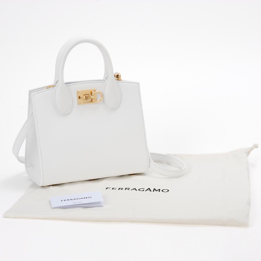 FERRAGAMO（フェラガモ） ハンドバッグ レディース ベージュ 21 1424