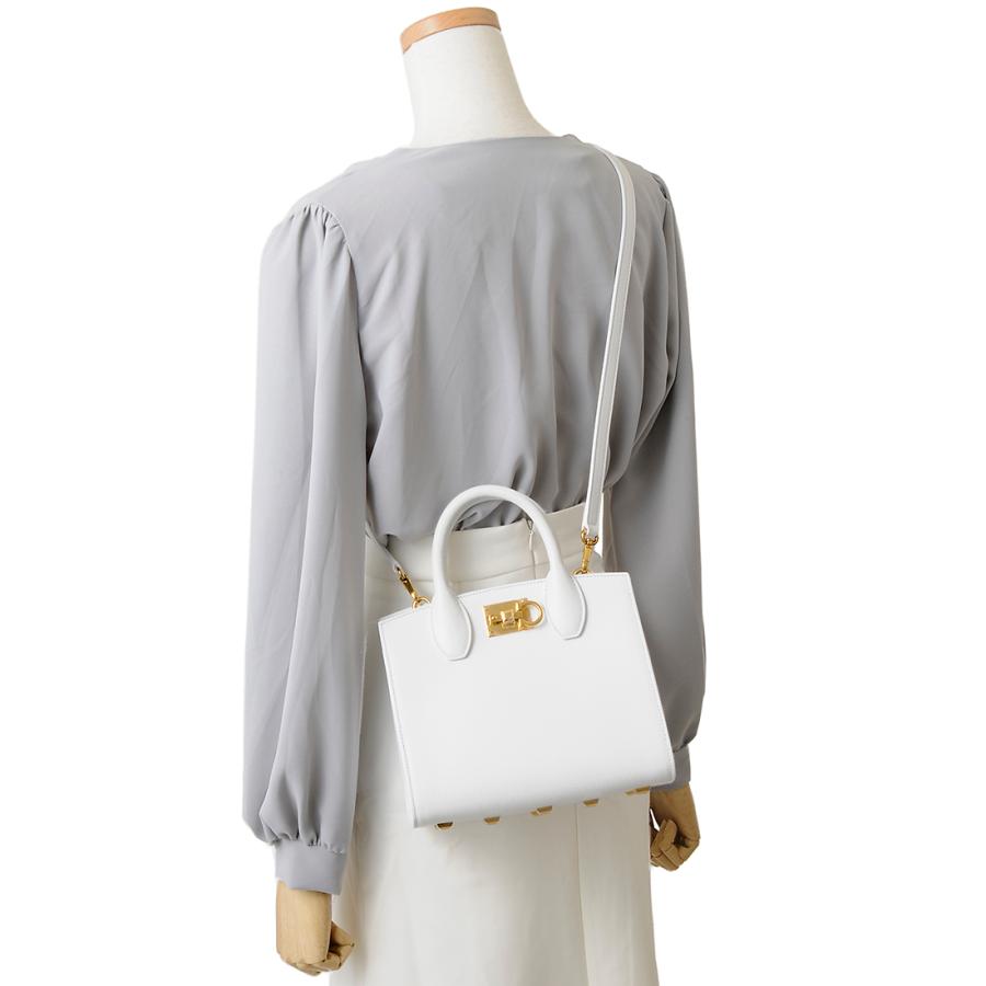 FERRAGAMO（フェラガモ） ハンドバッグ レディース ベージュ 21 1424