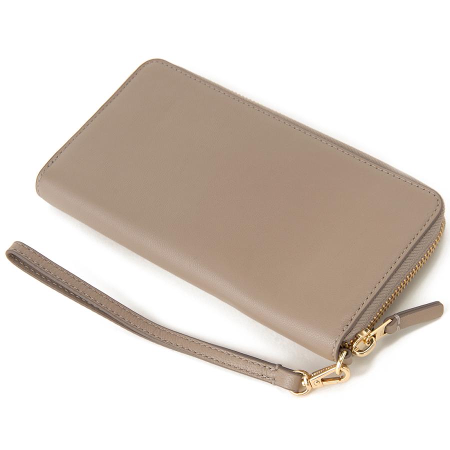 MARC JACOBS（マーク・ジェイコブス） 訳あり 正面右上に押し傷あり 長