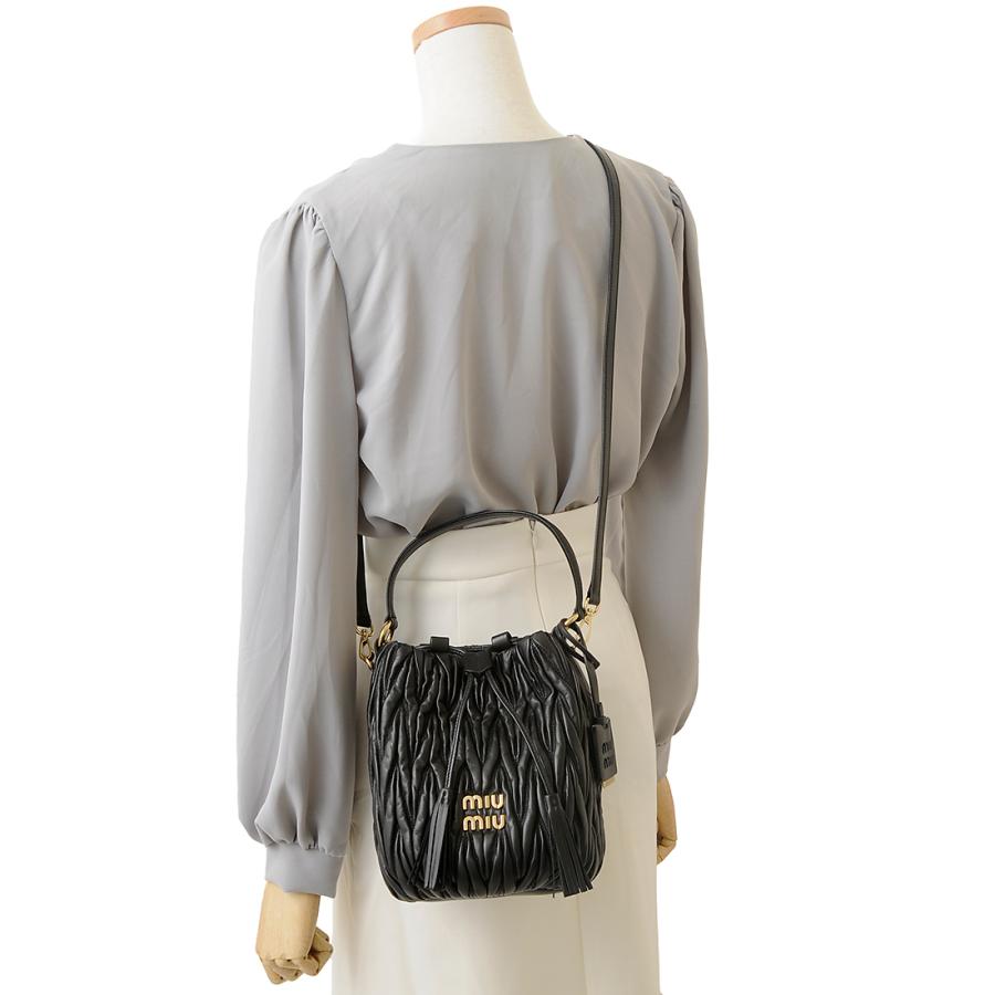 訳あり 正面ロゴ部分に錆汚れ、保護袋に汚れあり MIU MIU ミュウミュウ