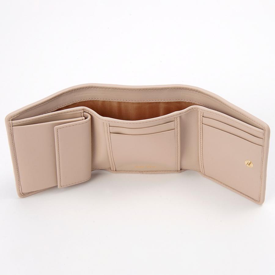 訳あり 正面ロゴ右下に革はがれあり MIU MIU ミュウミュウ 三つ折り