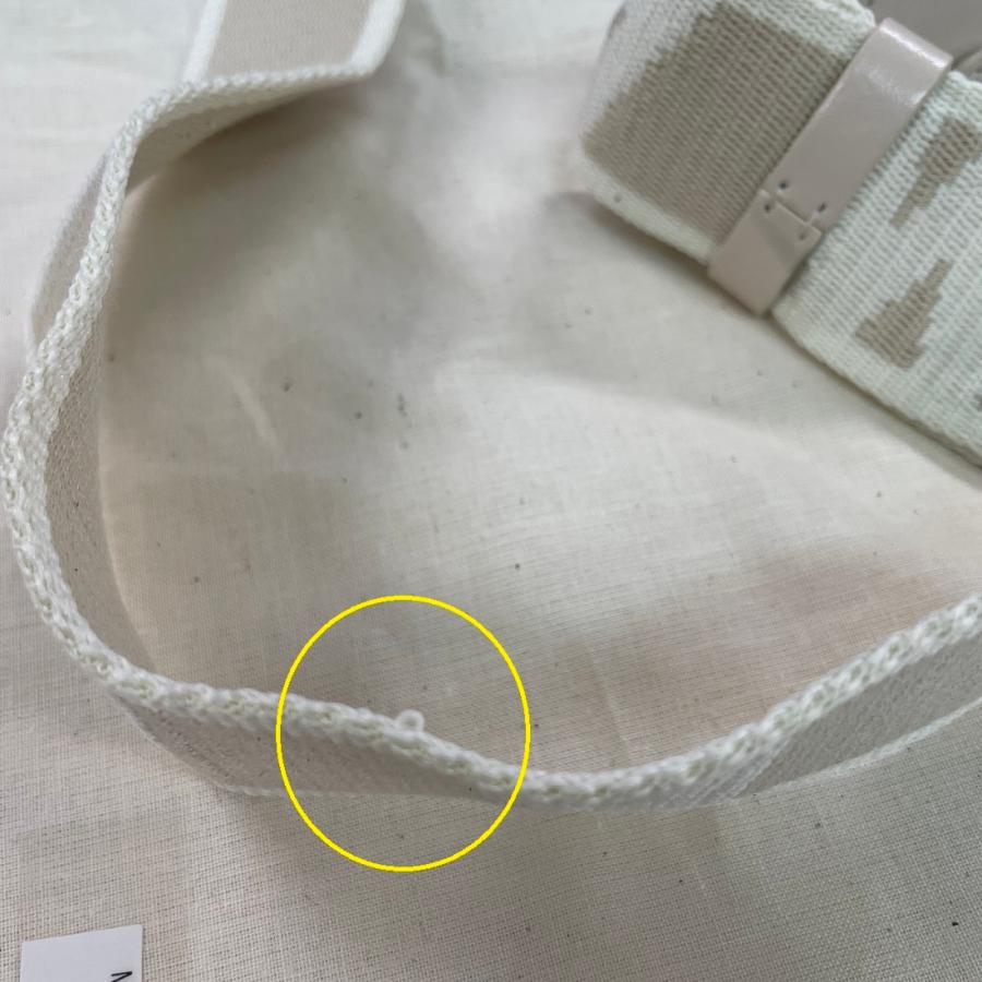 訳あり 前ロゴ下正面汚れ ショルダー真ん中糸浮き MARNI マルニ ショルダーバッグ SHMP0050U0 00W23 MARNI（マルニ） 訳あり 前ロゴ下正面汚れ ショルダー真ん中糸浮き