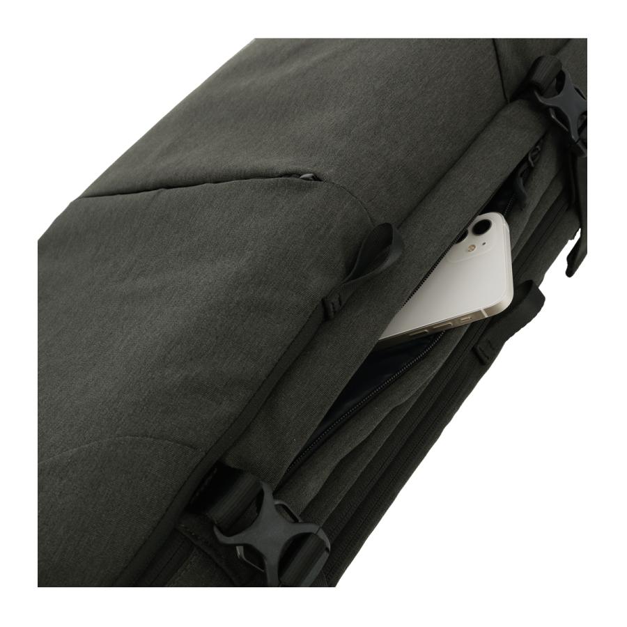 【美品】　PID バックパック　リュック　PAK304 40L グレー P.I.D ピーアイディ ビジネスリュック 40L A3 メンズ トラビ PAK304