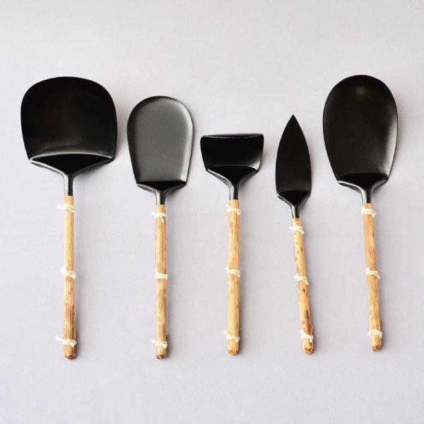 灰匙 茶道具 灰形用 五本組灰匙セット 黒竹皮巻 : 茶道具専門店 (有