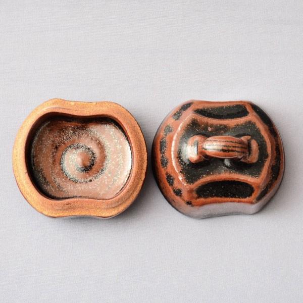 茶道具 絵瀬戸 志野 ハジキ香合 鐡山 共箱 未使用(K-LC667) 茶器/茶道具 香合】 志野焼き ハジキ 山口錠鉄作 （はじき） （柄は