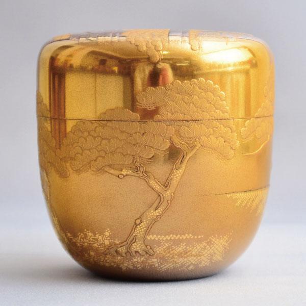 茶道具　棗 金色装飾 茶道具 棗】豊平翠正 作 金粉溜 松霞蒔絵大棗 内梨地 : 茶道具専門店