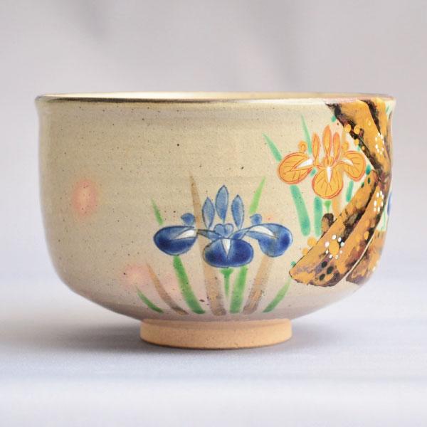 送料込【逢絢亭・新品】茶道具 茶碗 杣山焼 色絵 菊の図 杣山契月 共箱入り 送料込【逢絢亭・新品】茶道具 茶碗 杣山焼 色絵 菊の図 杣山契月 共