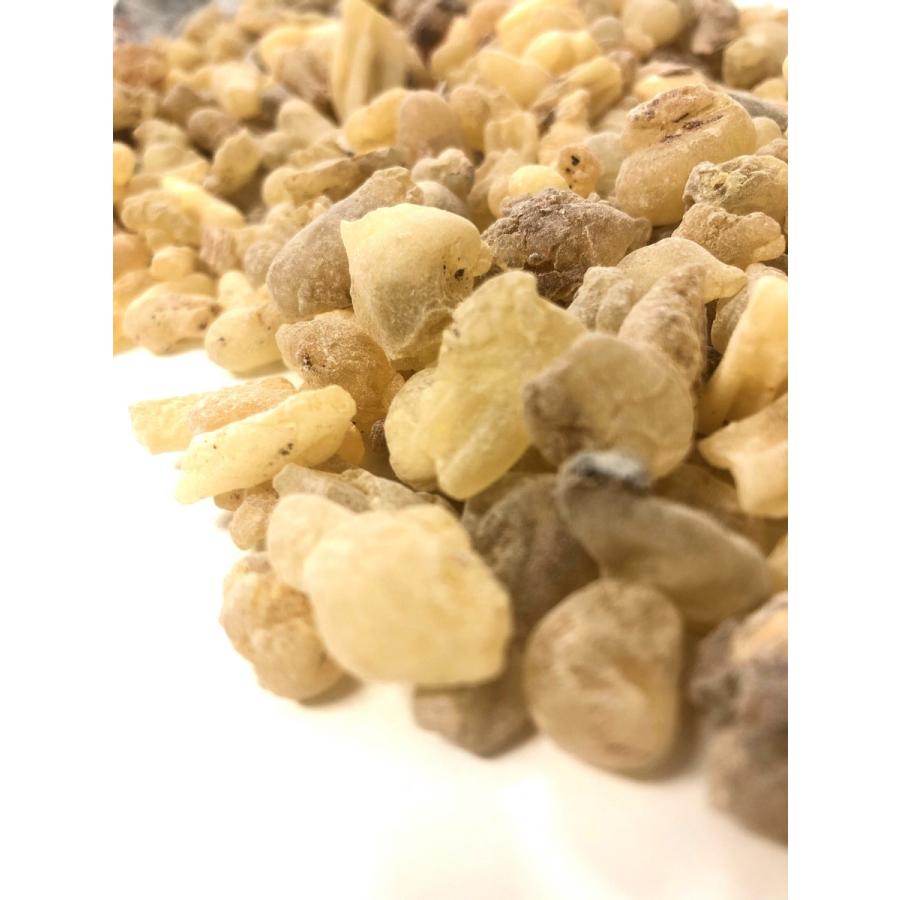 オマーン産 フランキンセンス 樹脂 40g Fran40 Saha 通販 Yahoo ショッピング