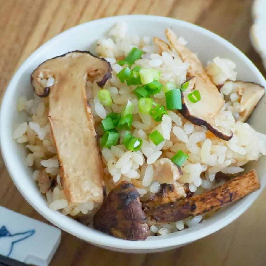 生鮮松茸 【中つぼみ】1kg 2026 中国産 秋の味覚 生松茸 贈り物