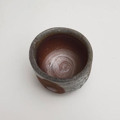 備前焼 柴岡信義作 酒呑（窯変）（信義-02）| おしゃれ 日本製 工芸品