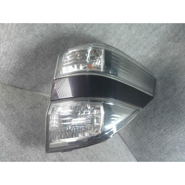 ヴェルファイア DBA-ANH20W 右テールランプ 2.4X 8人 3R9 コイト 58-28 