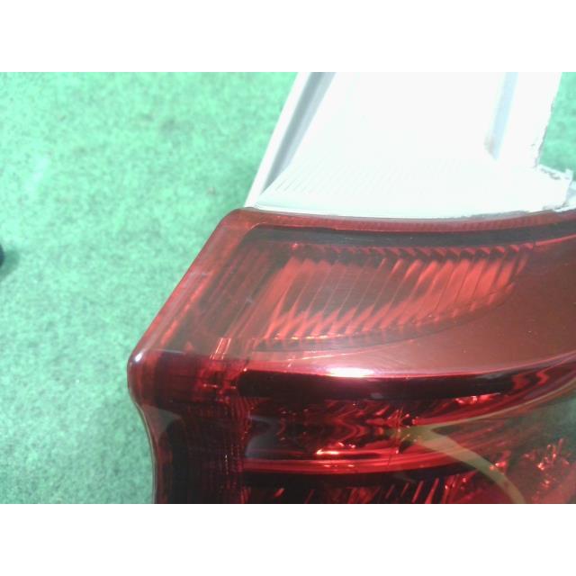 エスティマ DBA-ACR50W 右テールランプ アエラス 7人 070 イチコ