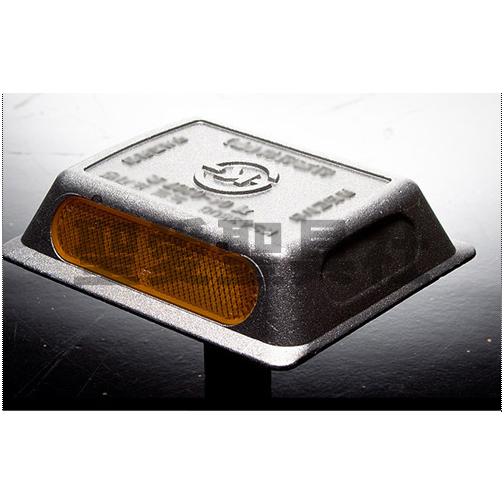反射道路鋲 黄色 130x110x30mm 交通安全用品 反射式道路鋲 セーフ