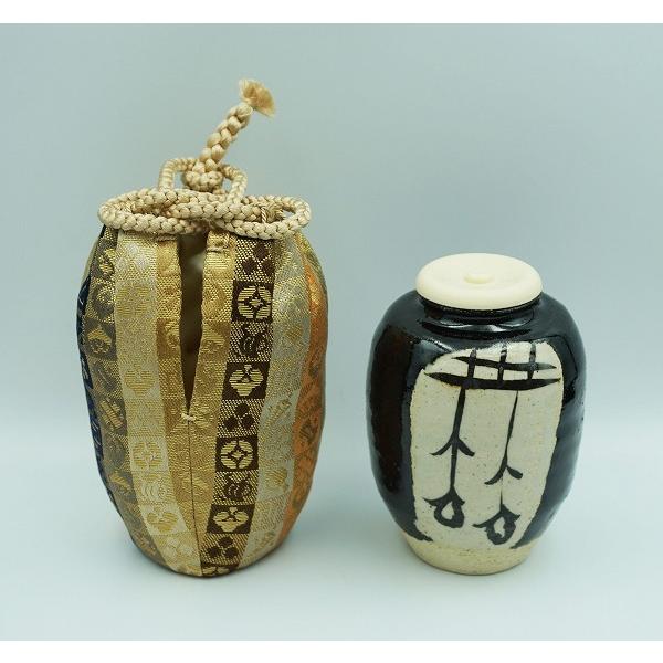 茶道具 茶入 茶入 肩衝 黒織部 一陶窯 由勝 桐箱 : 新古茶道具