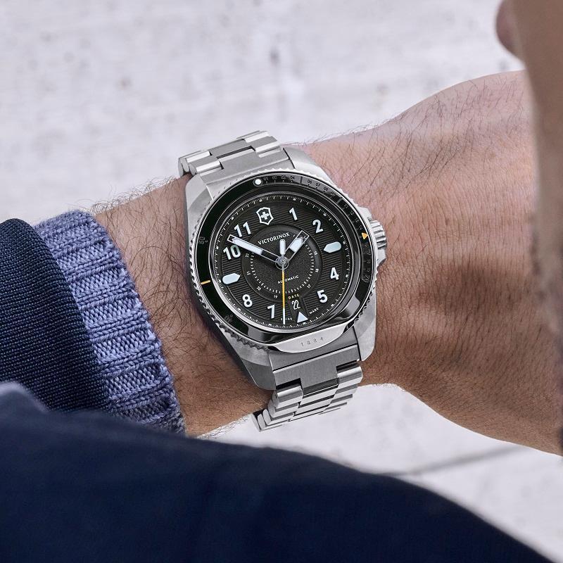 VICTORINOX（ビクトリノックス） Journey 1884 自動巻き 43ミリケース 