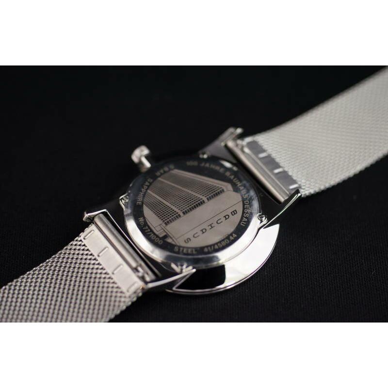 国内正規品ドイツ製ユンハンス FORM A Bauhaus Edition　世界限定1000本　バウハウス・デッサウ100周年を記念モデル　クォーツ　ホワイト文字盤 41 4580 44の画像
