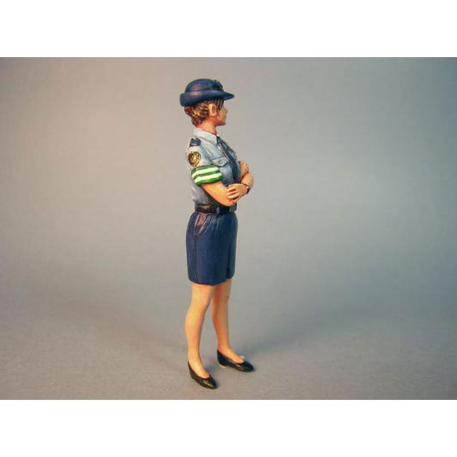 婦人警官 ：オーロラモデル 未塗装キット 1/32スケール Sk-005 : さか