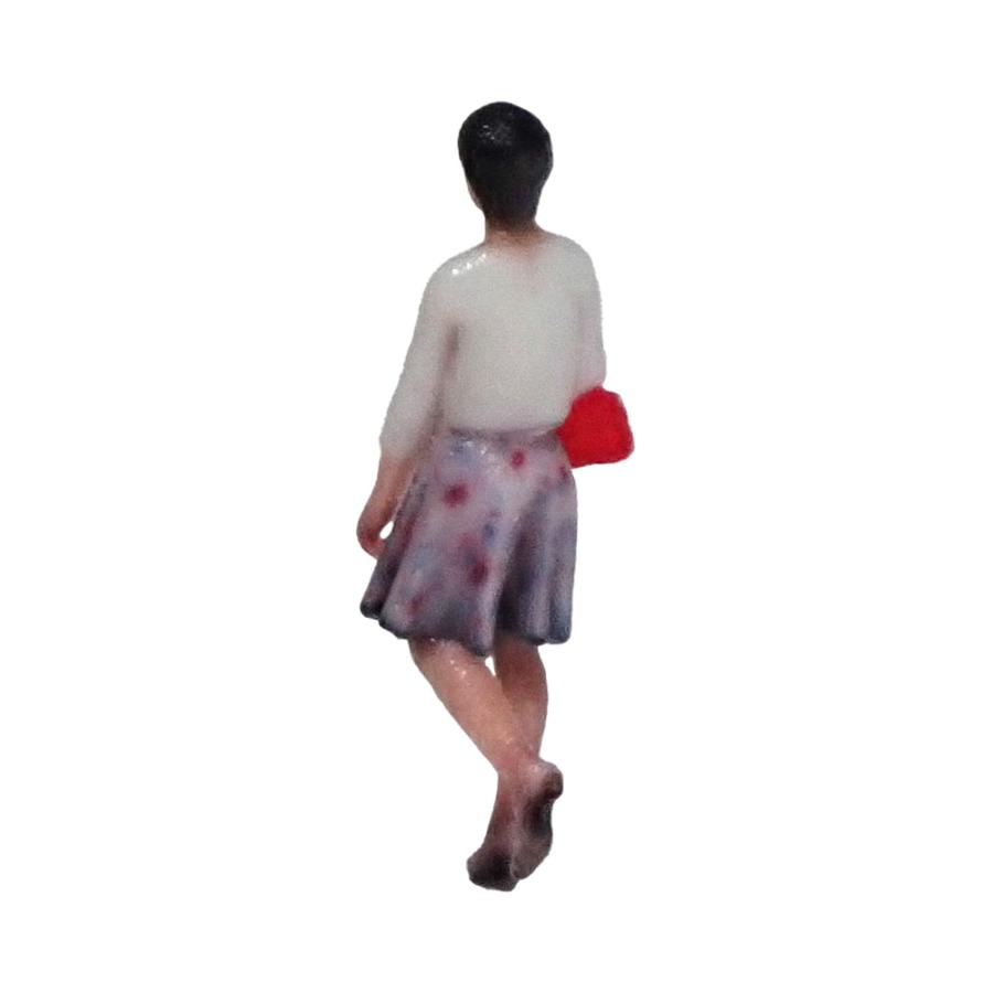 080-00001　赤いハンドバッグを持って街を歩くスカートの女性　：タイニーテイルズ　着色済み完成品　HO(1/80)｜sakatsu｜03