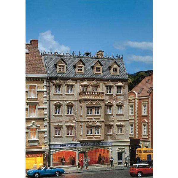 肉屋のあるアパート ：ファーラー 未塗装キット HO(1/87) 130451