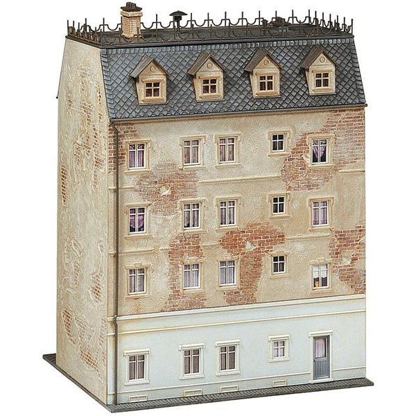 肉屋のあるアパート ：ファーラー 未塗装キット HO(1/87) 130451