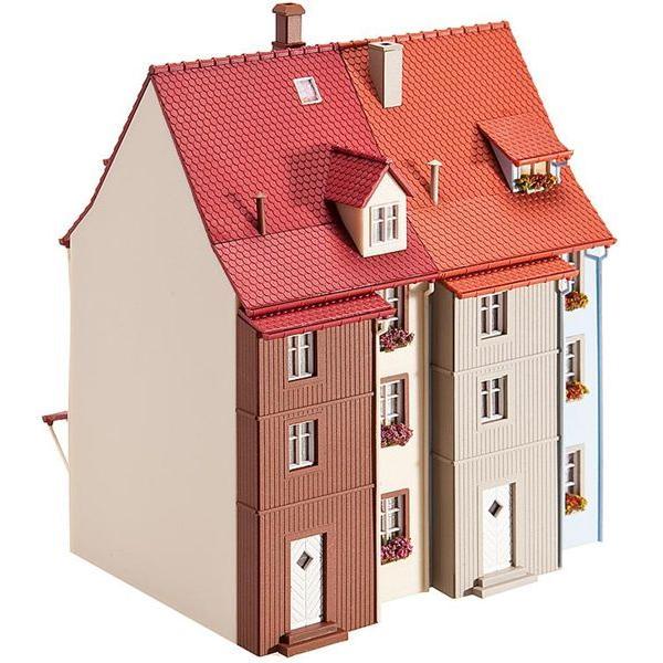 村の家2軒 パン屋さん付き ：ファーラー 未塗装キット HO(1/87) 130495