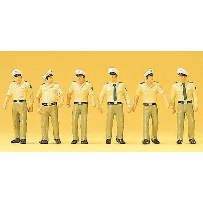 夏服のドイツ警察官 ：プライザー 塗装済完成品 HO(1/87) 10340 : さか